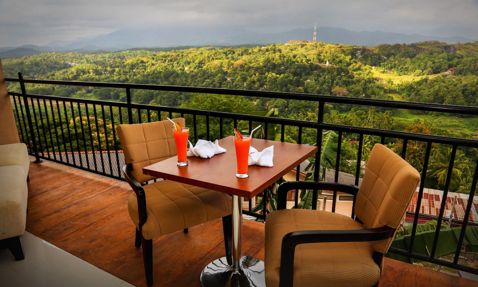 Romance Hills Hotel Канді Екстер'єр фото