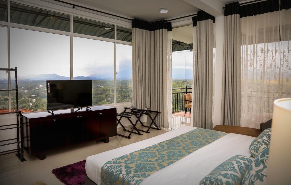 Romance Hills Hotel Канді Екстер'єр фото